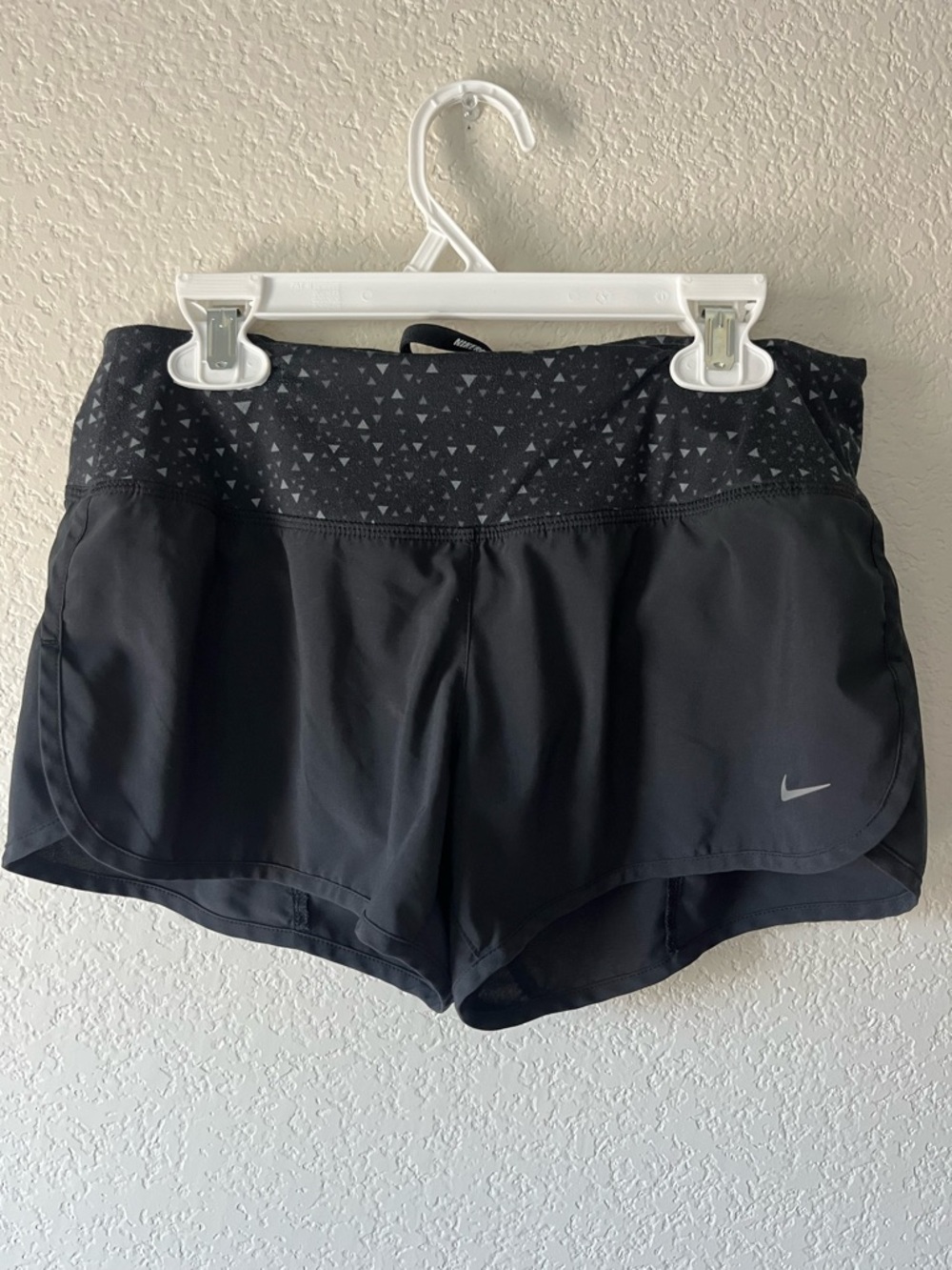 Nike Black Women's Athletic Running Shorts with Patterned Stretch Waistband